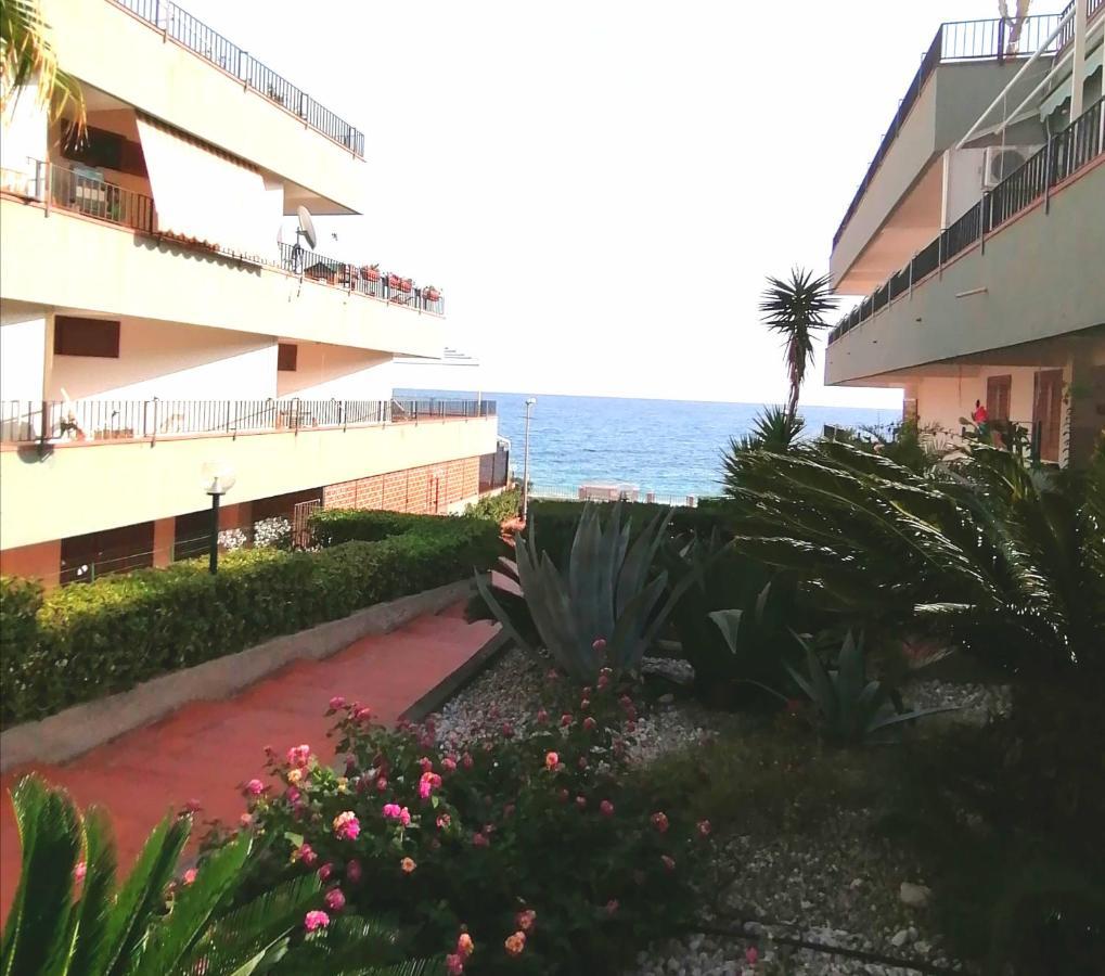 Ferienwohnung Oltremare Taormina Letojanni Exterior foto