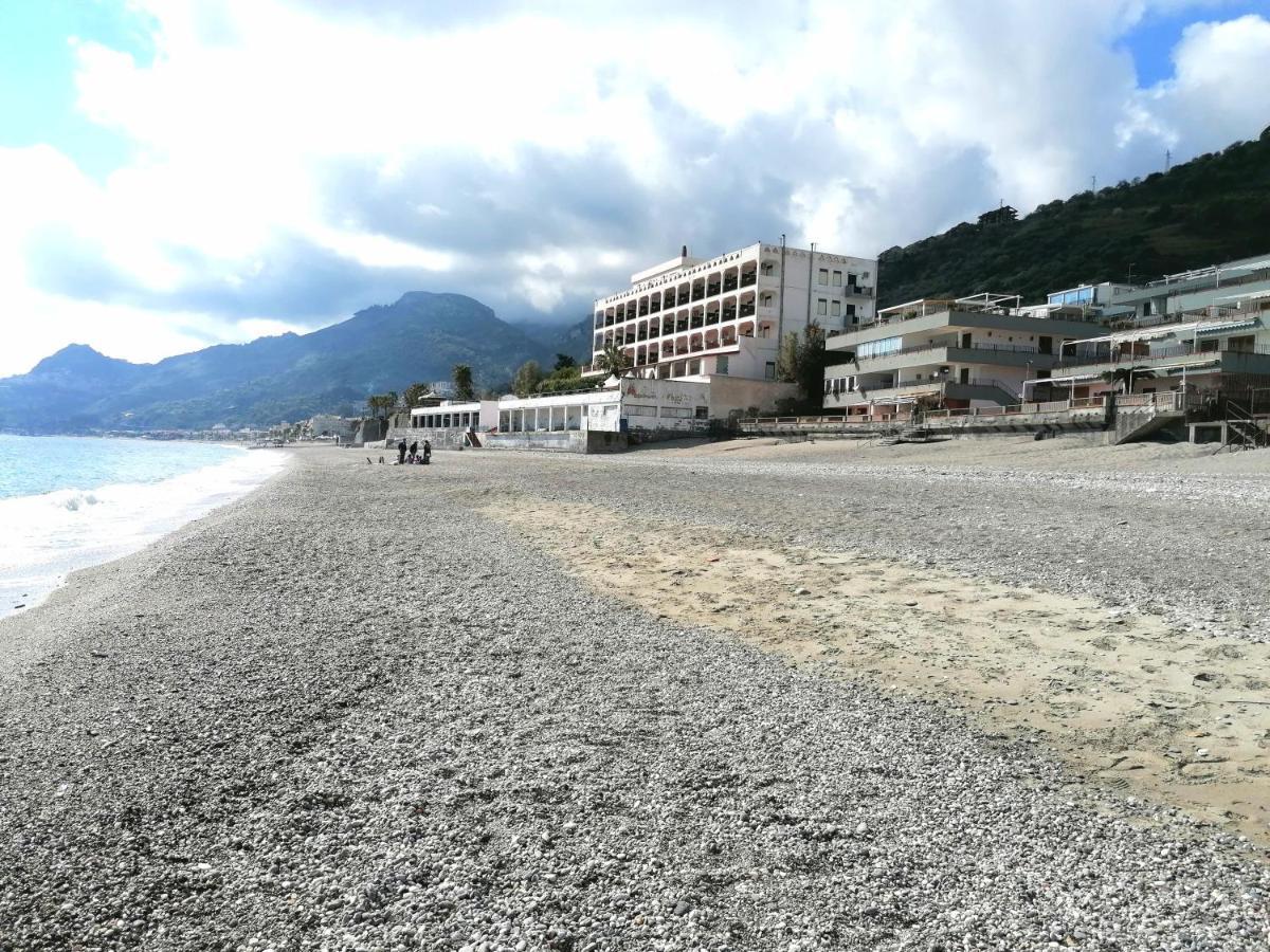 Ferienwohnung Oltremare Taormina Letojanni Exterior foto